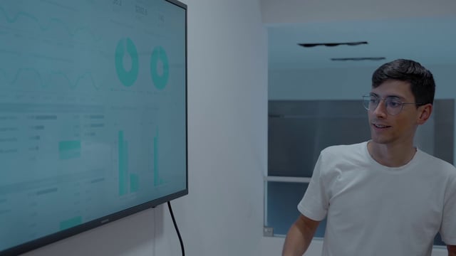 浓缩咖啡机倒咖啡的特写[免费商用]