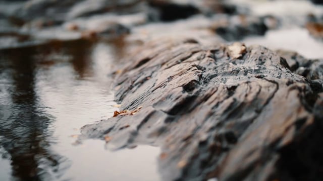 水中的岩石