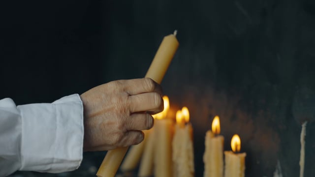 Encendiendo una vela