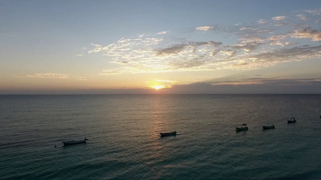 Puesta de sol junto al mar