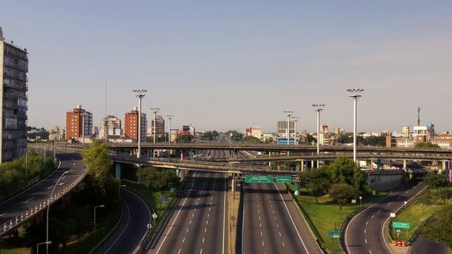 阿根廷空荡荡的高速公路