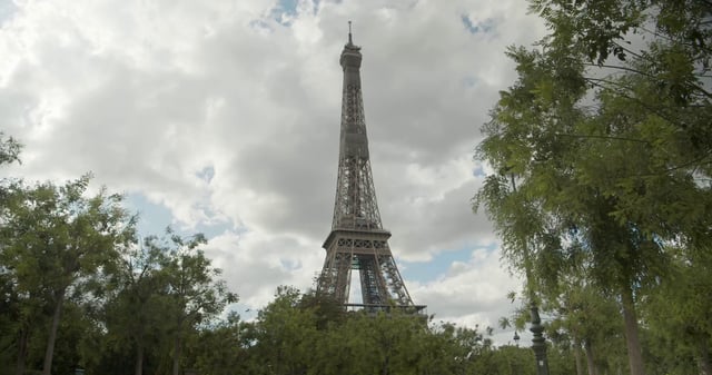  Timelapse of the Eiffel Tower in Paris 