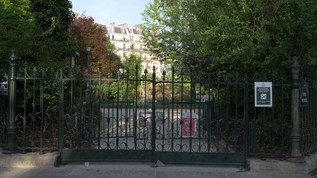 Square Du Temple garden in Paris