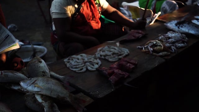 Mercado de pescado en la India