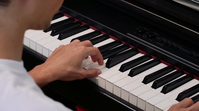 amanecer Investigación proporcionar Hombre tocando el piano - Videos de Stock Gratis | Coverr