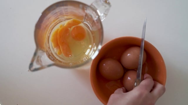 Cracking eggs