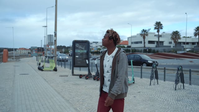 海滩附近的茶杯[]