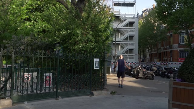 Man jumping rope in Paris