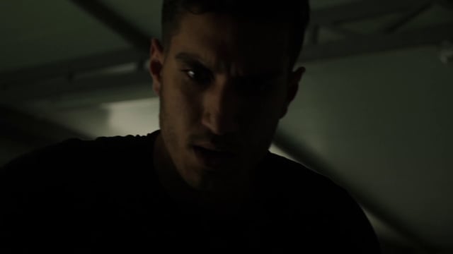 两个有爱和骄傲标志的LGBT男子[免费商用]