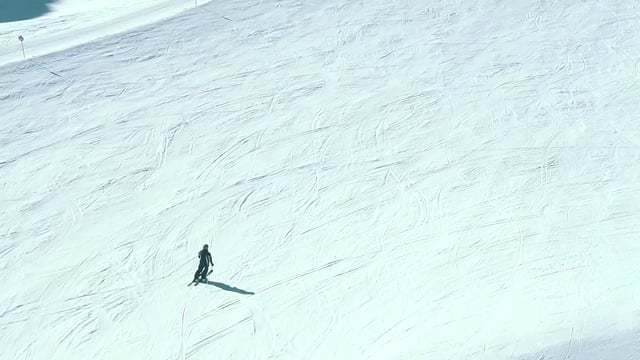 滑雪下坡