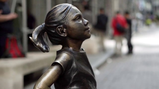 Statue of a girl in the city 