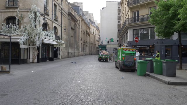 Empty street in the 4th Arrondissement
