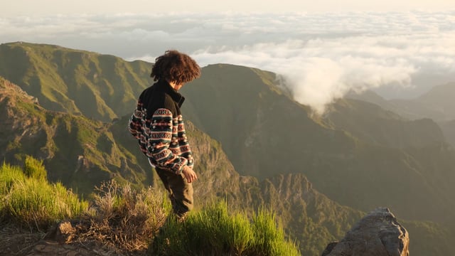 在山上拍照