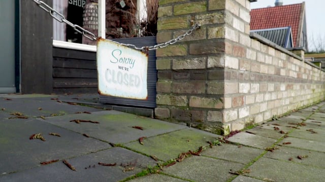 'Sorry, we're closed' sign 