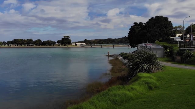 Pesca en un lago en Nueva Zelanda