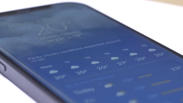 pantalla de iPhone con el clima